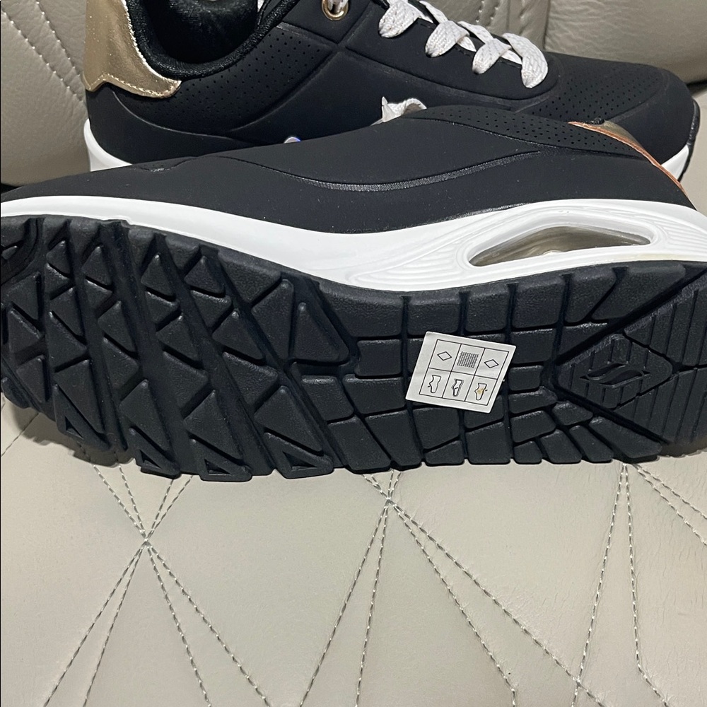 Skechers Street Uno Black and White Kids' Street Uno Sneakers - Picture 7 of 10